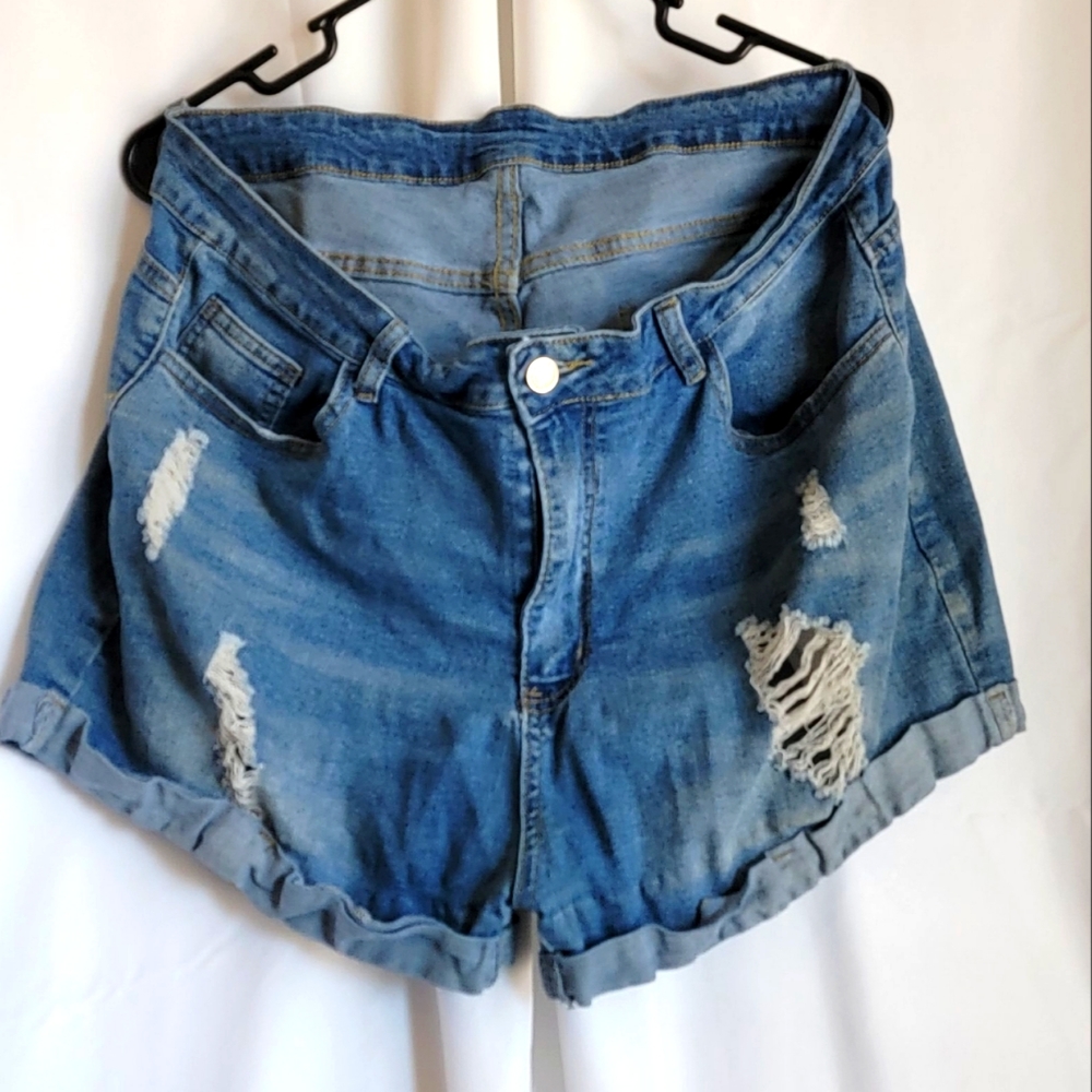 Distressed rolled cuff plus size short